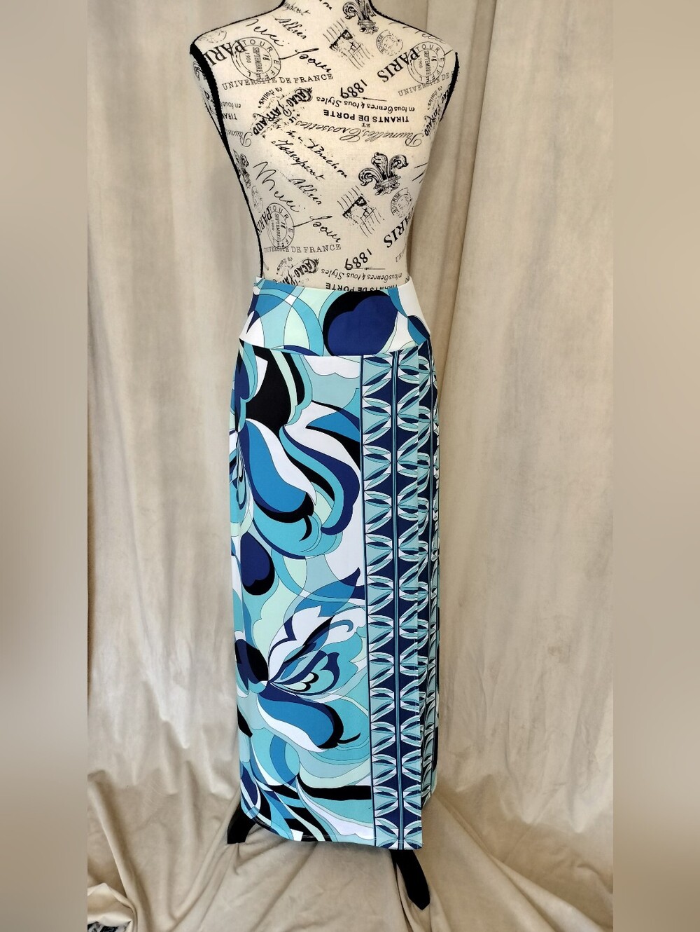 EUC! Boston Proper Women's Maxi Skirt w/Blue & White Abstract Print. Size M